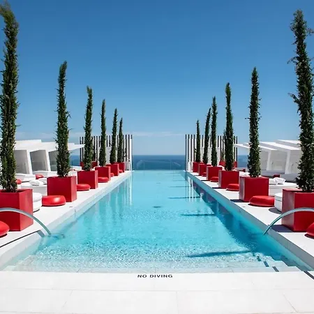 Modern In Prestigious El Higueron Апартаменти