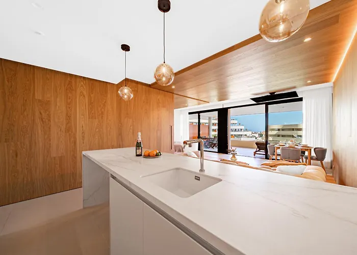 Modern In Prestigious El Higueron דירה פואנגירולה