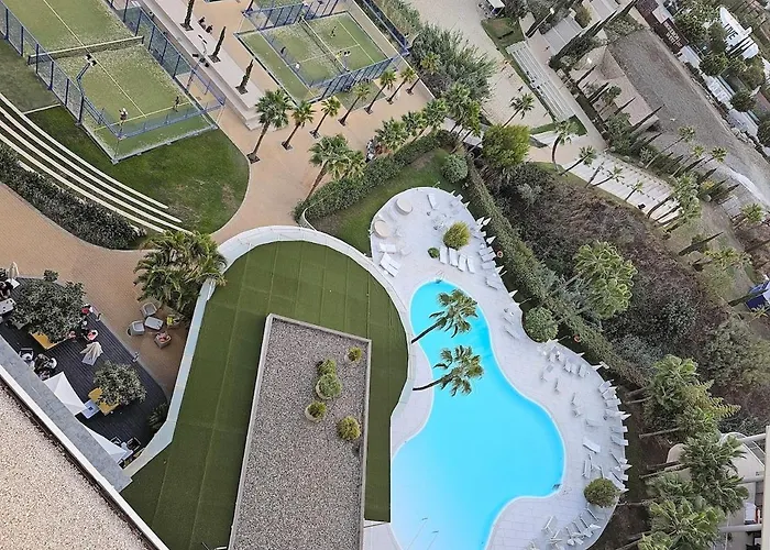 Modern In Prestigious El Higueron * פואנגירולה