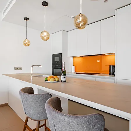 Modern In Prestigious El Higueron Apartamento