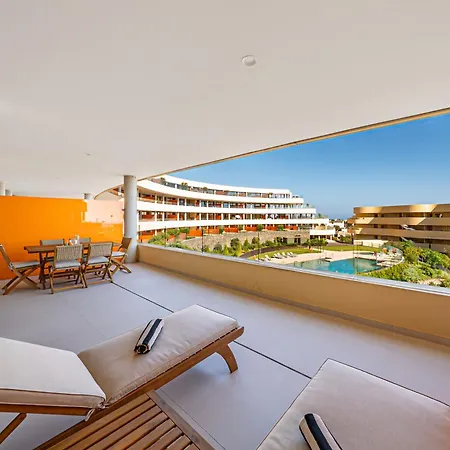Modern In Prestigious El Higueron Apartment Fuengirola