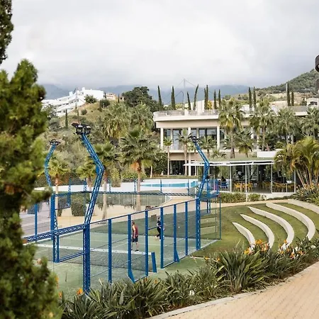 Modern In Prestigious El Higueron フエンヒロラ