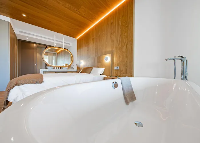 Modern In Prestigious El Higueron Apartament