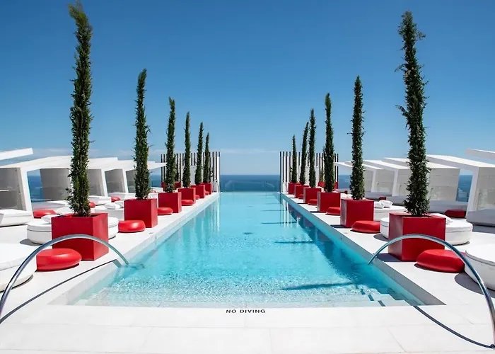 Modern In Prestigious El Higueron Apartment