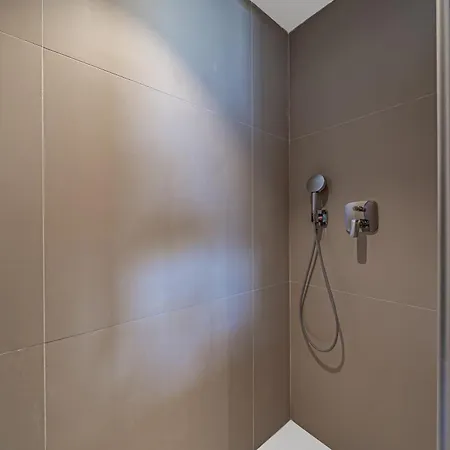 Modern In Prestigious El Higueron * פואנגירולה
