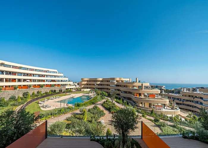 Modern In Prestigious El Higueron Апартаменти