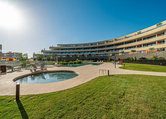 Modern In Prestigious El Higueron Апартаменти